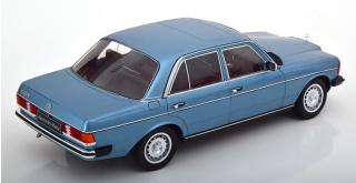 Mercedes 230E W123 1975 hellblau-metallic KK-Scale 1:18 Metallmodell (Türen, Motorhaube... nicht zu öffnen!)