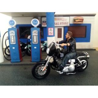 Biker - Bull Dog American Diorama 1:18 (Motorrad und Zubehör nicht enthalten!)