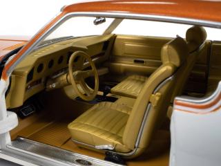 Pontiac Grand Prix (Royal Bobcat) 1969  Firefrost Gold and Cameo White Auto World 1:18