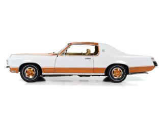 Pontiac Grand Prix (Royal Bobcat) 1969  Firefrost Gold and Cameo White Auto World 1:18