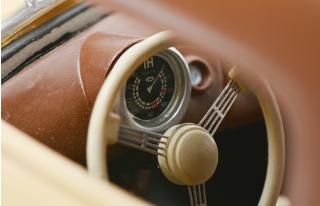 Porsche 356 Gmünd Cabriolet geschlossen, beige LIMITED EDITION 500 Schuco ProR.18 Resinemodell 1:18 (Türen, Motorhaube... nicht zu öffnen!)