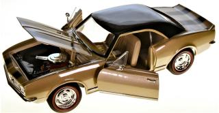 Chevrolet Camaro Z28 gold  Lucky Die Cast 1:18