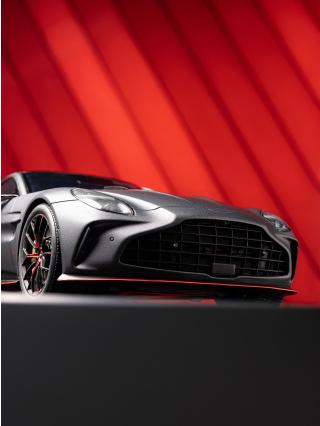 ASTON MARTIN VANTAGE S SATIN XENON GREY 2026 GT Spirit 1:18 Resinemodell (Türen, Motorhaube... nicht zu öffnen!)