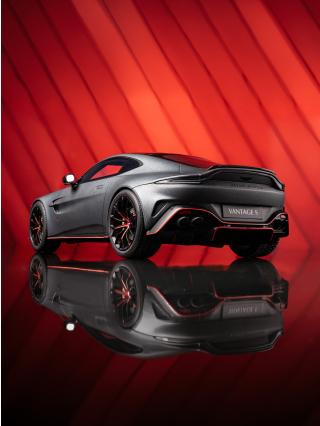 ASTON MARTIN VANTAGE S SATIN XENON GREY 2026 GT Spirit 1:18 Resinemodell (Türen, Motorhaube... nicht zu öffnen!)