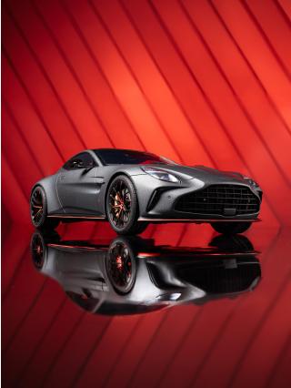 ASTON MARTIN VANTAGE S SATIN XENON GREY 2026 GT Spirit 1:18 Resinemodell (Türen, Motorhaube... nicht zu öffnen!)