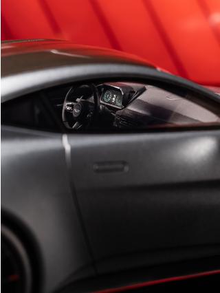 ASTON MARTIN VANTAGE S SATIN XENON GREY 2026 GT Spirit 1:18 Resinemodell (Türen, Motorhaube... nicht zu öffnen!)
