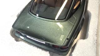 Kühlergrill ab, mehrere Lackfehler! (Blasen im Lack) ASTON MARTIN V8 VANTAGE Aston Martin racing green GT Spirit 1:18 Resinemodell (Türen, Motorhaube... nicht zu öffnen!)