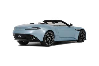 ASTON MARTIN DB12 VOLANTE CARRIBBEAN BLUE PEARL 2 2023 GT Spirit 1:18 Resinemodell (Türen, Motorhaube... nicht zu öffnen!)
