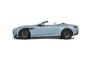 ASTON MARTIN DB12 VOLANTE CARRIBBEAN BLUE PEARL 2 2023 GT Spirit 1:18 Resinemodell (Türen, Motorhaube... nicht zu öffnen!)
