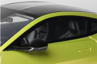 ASTON MARTIN VANTAGE COSMOPOLITAN YELLOW 2024 GT Spirit 1:18 Resinemodell (Türen, Motorhaube... nicht zu öffnen!)