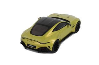 ASTON MARTIN VANTAGE COSMOPOLITAN YELLOW 2024 GT Spirit 1:18 Resinemodell (Türen, Motorhaube... nicht zu öffnen!)