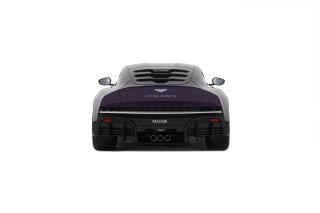 ASTON MARTIN VALOUR PURPLE 2023 GT Spirit 1:18 Resinemodell (Türen, Motorhaube... nicht zu öffnen!)