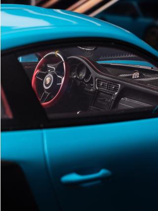 PORSCHE 911 [991.2] GT2 RS MIAMI BLUE 2018 GT Spirit 1:12 Resinemodell (Türen, Motorhaube... nicht zu öffnen!)