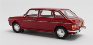 Austin Maxi 1750 1971-1979 - carmine red  Cult Scale Models 1:18 Resinemodell (Türen, Motorhaube... nicht zu öffnen!)