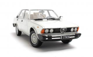 Alfa Romeo Alfa 6 2.5 - 79-83 - silver Cult Scale Models 1:18 Resinemodell (Türen, Motorhaube... nicht zu öffnen!)