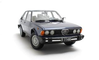 Alfa Romeo Alfa 6 2.5 - 79-83 - met. blue Cult Scale Models 1:18 Resinemodell (Türen, Motorhaube... nicht zu öffnen!)