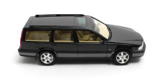 Volvo V70 XC black 96-99 Cult Scale Models 1:18 Resinemodell (Türen, Motorhaube... nicht zu öffnen!)