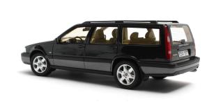 Volvo V70 XC black 96-99 Cult Scale Models 1:18 Resinemodell (Türen, Motorhaube... nicht zu öffnen!)