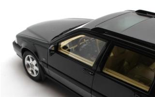 Volvo V70 XC black 96-99 Cult Scale Models 1:18 Resinemodell (Türen, Motorhaube... nicht zu öffnen!)