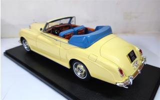 Rolls Royce Silver Cloud DHC Ivory 60-62 Cult Scale Models 1:18 Resinemodell (Türen, Motorhaube... nicht zu öffnen!)