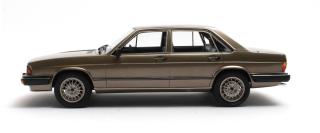Audi 200 5T typ 43 gold metallic 80-82 Cult Scale Models 1:18 Resinemodell (Türen, Motorhaube... nicht zu öffnen!)