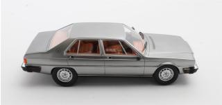 Maserati Quatroporte III silver 79-85 Cult Scale Models 1:18 Resinemodell (Türen, Motorhaube... nicht zu öffnen!)