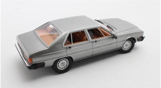 Maserati Quatroporte III silver 79-85 Cult Scale Models 1:18 Resinemodell (Türen, Motorhaube... nicht zu öffnen!)