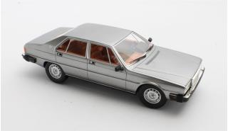 Maserati Quatroporte III silver 79-85 Cult Scale Models 1:18 Resinemodell (Türen, Motorhaube... nicht zu öffnen!)