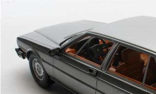 Maserati Quatroporte III silver 79-85 Cult Scale Models 1:18 Resinemodell (Türen, Motorhaube... nicht zu öffnen!)