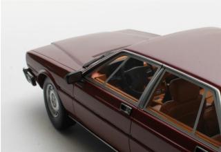 Maserati Quatroporte III red 79-85 Cult Scale Models 1:18 Resinemodell (Türen, Motorhaube... nicht zu öffnen!)