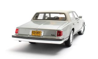 Cadillac Seville silver metallic 1976 Cult Scale Models 1:18 Resinemodell (Türen, Motorhaube... nicht zu öffnen!)
