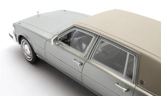 Cadillac Seville silver metallic 1976 Cult Scale Models 1:18 Resinemodell (Türen, Motorhaube... nicht zu öffnen!)