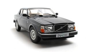 Volvo 262C Bertone (1981) - black Cult Scale Models 1:18 Resinemodell (Türen, Motorhaube... nicht zu öffnen!)