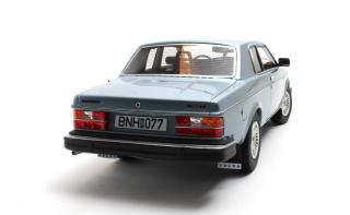 Volvo 262C Bertone (1981) - blue met. Cult Scale Models 1:18 Resinemodell (Türen, Motorhaube... nicht zu öffnen!)
