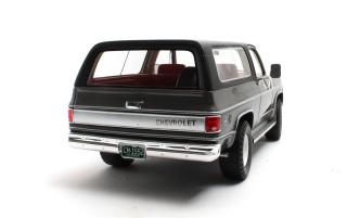Chevrolet Blazer K5 grey/black 73-78 Cult Scale Models 1:18 Resinemodell (Türen, Motorhaube... nicht zu öffnen!)
