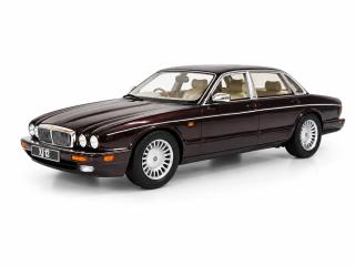 Jaguar XJ12 Sovereign red 94-97 Cult Scale Models 1:18 Resinemodell (Türen, Motorhaube... nicht zu öffnen!)