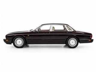 Jaguar XJ12 Sovereign red 94-97 Cult Scale Models 1:18 Resinemodell (Türen, Motorhaube... nicht zu öffnen!)