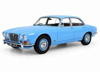 Jaguar XJ6 4.2 Series 1 (1968) - light blue Cult Scale Models 1:18 Resinemodell (Türen, Motorhaube... nicht zu öffnen!)