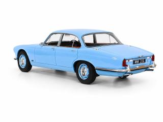 Jaguar XJ6 4.2 Series 1 (1968) - light blue Cult Scale Models 1:18 Resinemodell (Türen, Motorhaube... nicht zu öffnen!)