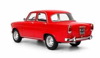 Alfa Romeo Giulietta Ti (101) red 61-64 Cult Scale Models 1:18 Resinemodell (Türen, Motorhaube... nicht zu öffnen!)