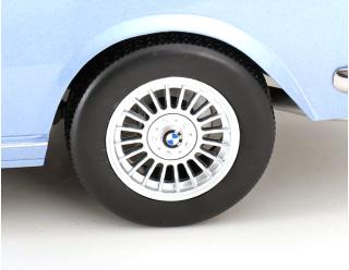 BMW 3.0 CSI E9 1971 hellblau-metallic mit Alpina-Felgen KK-Scale 1:12 Metallmodell