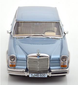 Mercedes 600 SWB W100 hellblau-metallic 1963 MCG 1:18 Metallmodell, Türen und Hauben nicht zu öffnen