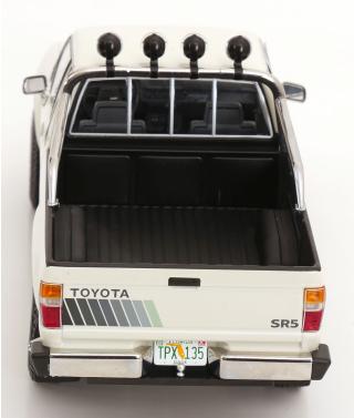 Toyota Truck Xtra Cab 4x4 (Hilux) weiß KK-Scale 1:18 Metallmodell (Türen, Motorhaube... nicht zu öffnen!)