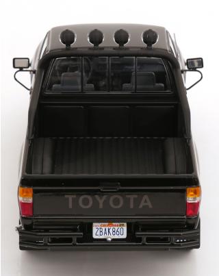 Toyota Truck Xtra Cab 4x4 (Hilux) Zurück in die Zukunft II schwarz KK-Scale 1:18 Metallmodell (Türen, Motorhaube... nicht zu öffnen!)