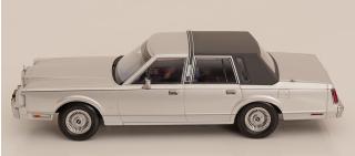 Lincoln Town Car 1985 silber/grau aus dem Film \"Der grosse Wurf\" KK-Scale 1:18 Metallmodell (Türen, Motorhaube... nicht zu öffnen!)