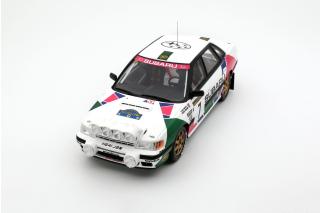 SUBARU LEGACY RS GR.A C. MCRAE SWEDISH RALLY 1992 OttO mobile 1:18 Resinemodell (Türen, Motorhaube... nicht zu öffnen!)
