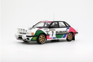 SUBARU LEGACY RS GR.A C. MCRAE SWEDISH RALLY 1992 OttO mobile 1:18 Resinemodell (Türen, Motorhaube... nicht zu öffnen!)