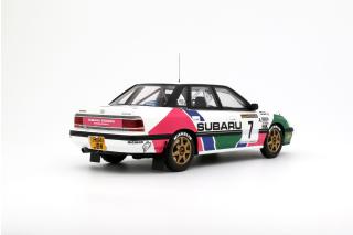 SUBARU LEGACY RS GR.A C. MCRAE SWEDISH RALLY 1992 OttO mobile 1:18 Resinemodell (Türen, Motorhaube... nicht zu öffnen!)