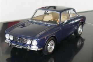 Alfa Romeo 2000 GTV (1973) - blau met. (Blu Pervinca) Alfa Romeo 2000 GTV (1973) - blue met. (Blu Pervinca) Norev 1:18 Metallmodell 2 Türen, Motorhaube und Kofferraum zu öffnen!