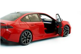 BMW M5 – FIRE RED – 2025 S1814702 Solido 1:18 Metallmodell